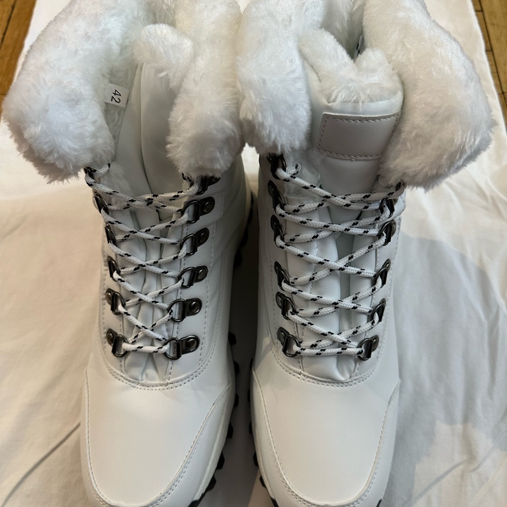 Women's White and Black Winter Boots